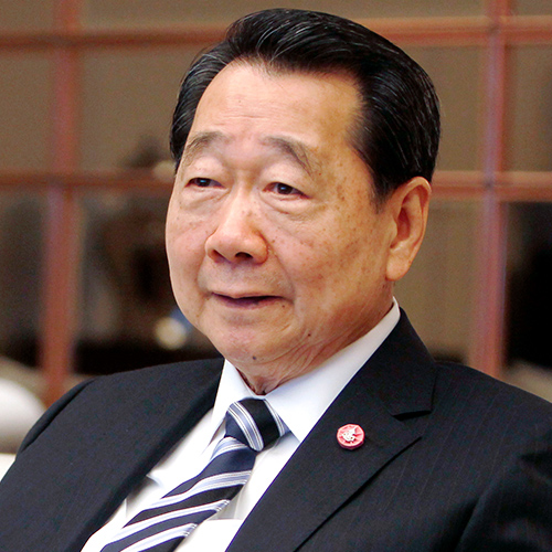 01-พี่น้องเจียรวนนท์-1.jpg
